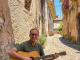 Musica tra i vicoli di un borgo del Sud
