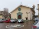 Chiesa parrocchiale di Martirano, con auto parcheggiate nel piazzale antistante