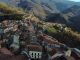 Tetti e stradine di un paesino di montagna nel Sud Italia